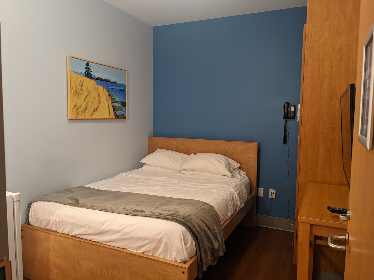 https://rmhbc.ca/wp-content/uploads/2023/11/Room-3-Bedroom.jpg